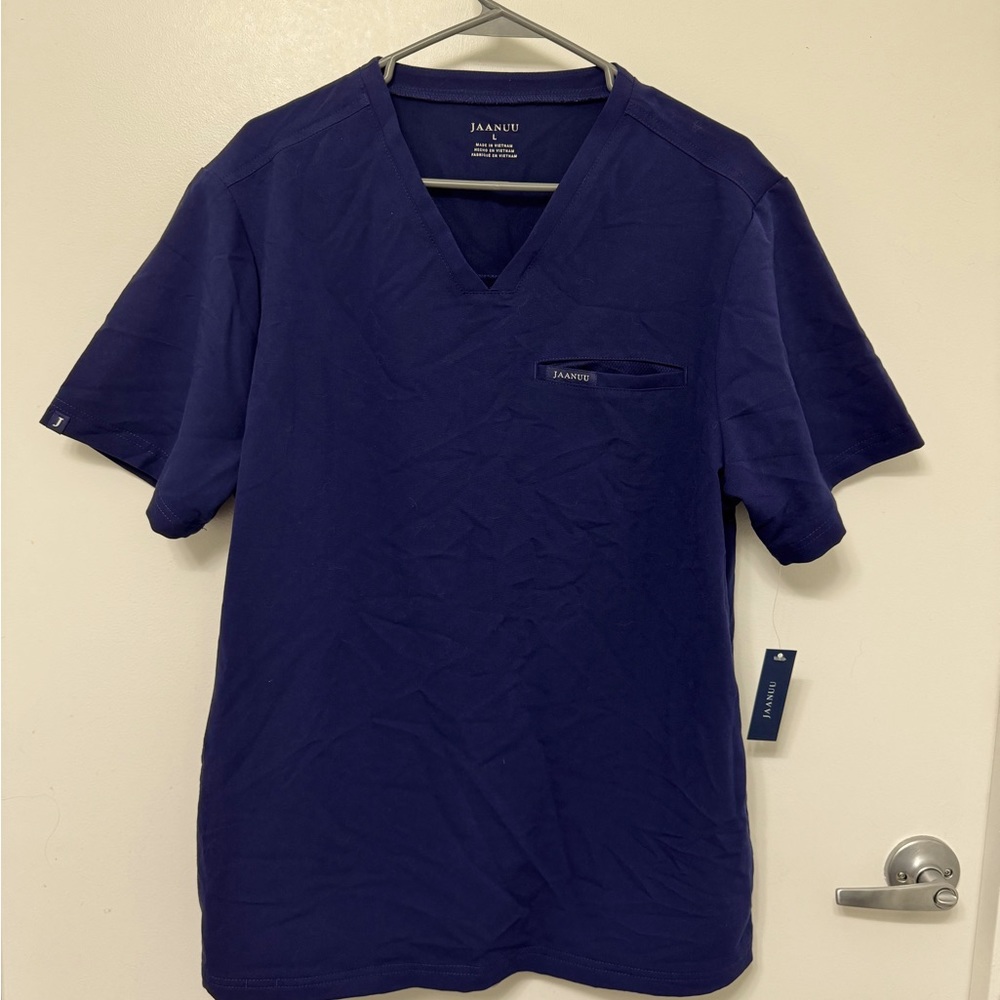 Jaanuu Men’s 4-Pocket V-Neck Scrub Top